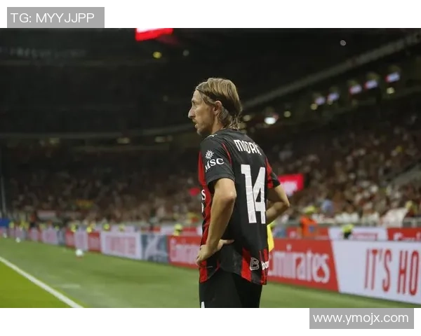 英超激战巴萨3-0力克AC米兰神奇扑救引发全场欢呼