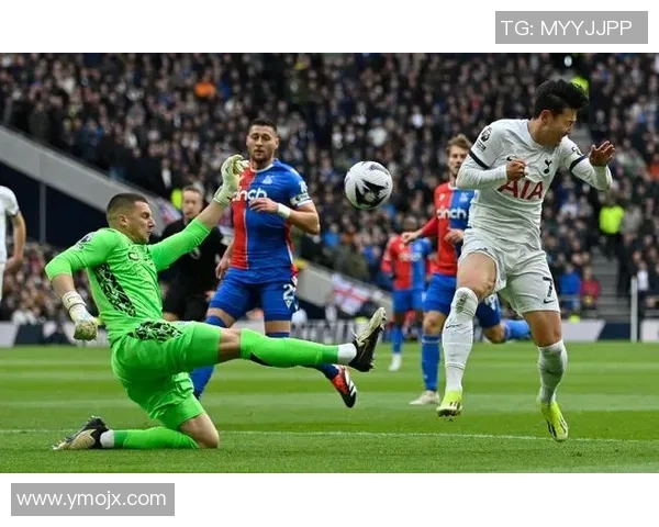 热刺主场大胜AC米兰3-0晋级欧冠淘汰赛全场沸腾