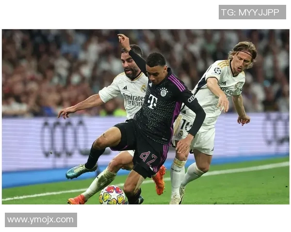 欧联杯精彩对决皇马以3-0战胜拜仁神扑瞬间引发全场沸腾与转会传闻