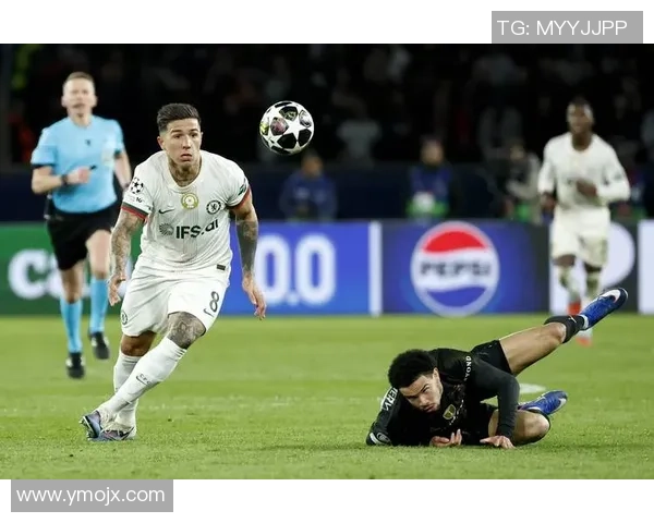 中超热战巴黎圣日耳曼3-0曼联帽子戏法点燃全场激情分析